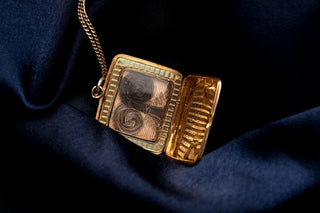 Antique Georgian gold memorial locket with hair