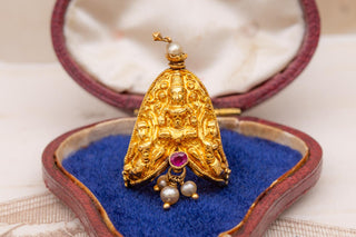 Antique Early 19th Century South Indian Gold ‘Nalī’ Ring with Ruby & Pearls