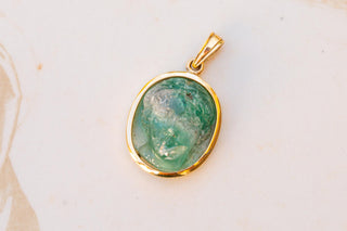 Antique Fluorite Cameo Pendant in Gold Mount, Late 19th–Early 20th Century