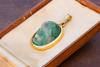 Antique Fluorite Cameo Pendant in Gold Mount, Late 19th–Early 20th Century