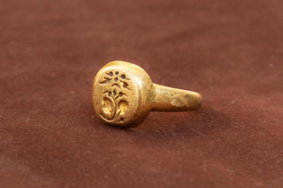 Ancient Javanese Gold Ring with Floral Dewi Sri Goddess Indonesian 8th-10th AD