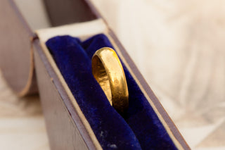 Late 17th–Early 18th Century Gold Posy Ring, “Love is the bond of peace"
