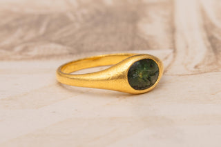 Ancient Roman High-Karat Gold Intaglio Ring with Parrot, 1st–2nd Century AD