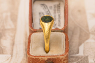 Ancient Roman High-Karat Gold Intaglio Ring with Parrot, 1st–2nd Century AD