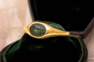 Ancient Roman High-Karat Gold Intaglio Ring with Parrot, 1st–2nd Century AD