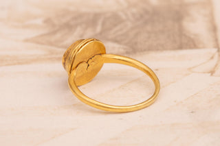 Ancient Javanese High-Karat Gold and Sapphire Ring, Classical Period (c.8th–10th