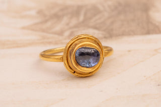 Ancient Javanese High-Karat Gold and Sapphire Ring, Classical Period (c.8th–10th
