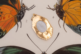 Antique French Art Deco Cherub Pendant in 18K Gold and Mother-of-Pearl, c.1920