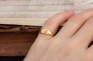 Antique Edwardian 18K Gold Family Crest Signet Ring; Deakin & Francis, Birmingha
