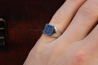 Art Deco White Gold Sapphire Intaglio