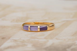 Vintage French Modernist Purple Resin Inlay Ring in 18K Gold, circa 1970