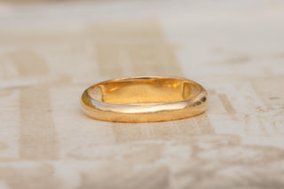 Vintage French Modernist Purple Resin Inlay Ring in 18K Gold, circa 1970