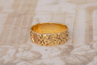 Vintage French 18K Gold Engraved Floral Wedding Band, c.1960s