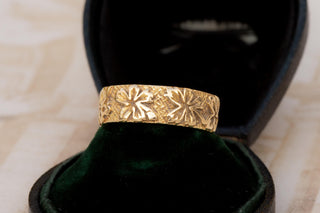 Vintage French 18K Gold Engraved Floral Wedding Band, c.1960s