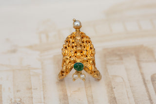 Antique Early 19th Century South Indian Gold ‘Nalī’ Ring with Emerald & Pearls