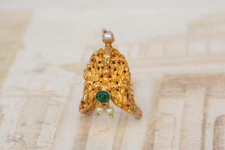 Antique Early 19th Century South Indian Gold ‘Nalī’ Ring with Emerald & Pearls
