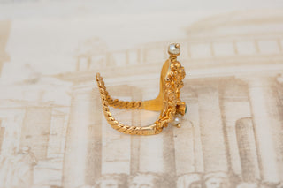 Antique Early 19th Century South Indian Gold ‘Nalī’ Ring with Emerald & Pearls