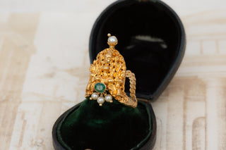 Antique Early 19th Century South Indian Gold ‘Nalī’ Ring with Emerald & Pearls