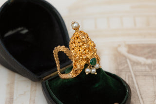 Antique Early 19th Century South Indian Gold ‘Nalī’ Ring with Emerald & Pearls