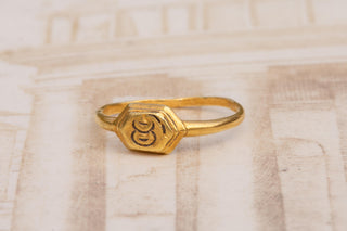 Ancient Javanese Gold ‘Sri’ Ring, 8th–10th Century