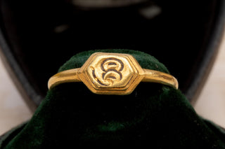Ancient Javanese Gold ‘Sri’ Ring, 8th–10th Century