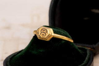 Ancient Javanese Gold ‘Sri’ Ring, 8th–10th Century