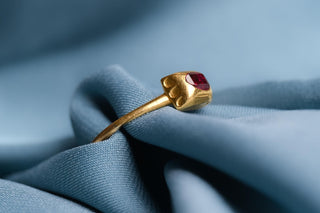 Mid-17th Century 21K Gold Table-Cut Ruby Ring, c.1650