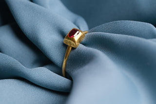 Mid-17th Century 21K Gold Table-Cut Ruby Ring, c.1650