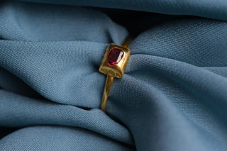 Mid-17th Century 21K Gold Table-Cut Ruby Ring, c.1650