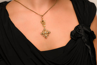 Spanish Rococo ‘Lazo’ Pendant