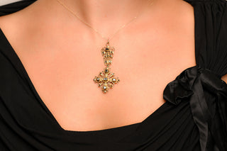 Spanish Rococo ‘Lazo’ Pendant