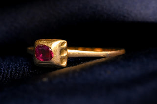 Mid-17th Century 21K Gold Table-Cut Ruby Ring, c.1650
