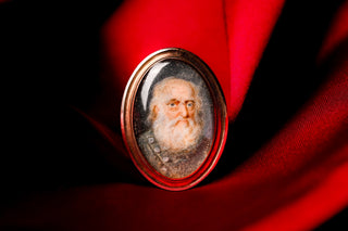 Miniature portrait mourning ring detail